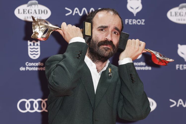 Eduard Sola — Premio Feroz al Mejor Guion de Serie por Querer y al Mejor Guion de Película por Casa en flames (2025)